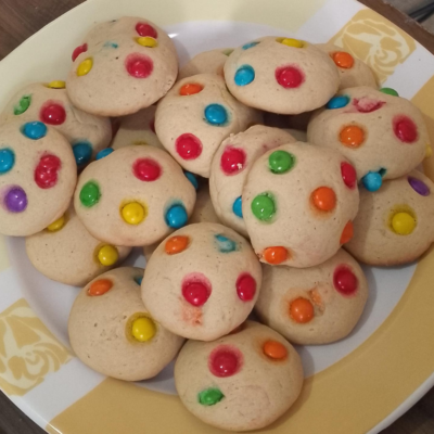 Cookies amanteigada com confeti