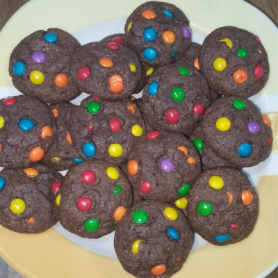 Cookies chocolate com confeti